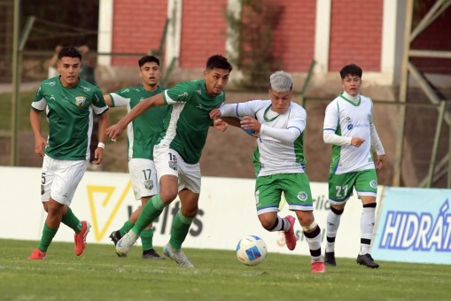 Deportes Puerto Montt se afianza en el liderato