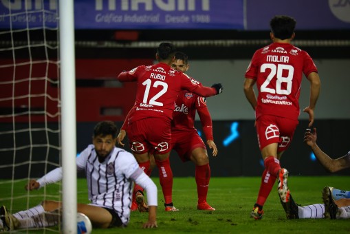Ñublense derrotó a Deportes La Serena en Chillán