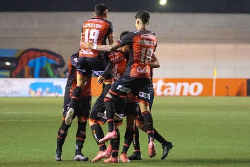 Deportes Limache Sorprende a Universidad de Chile en Quillota