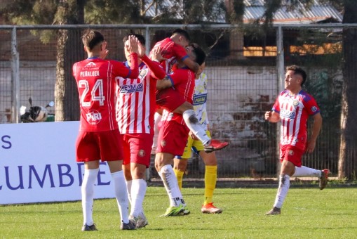 Deportes Linares gana y alcanza el liderato