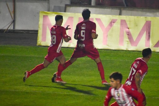 Linares derrota al SAU y se acerca al líder Puerto Montt 