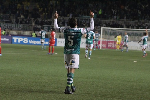 Wanderers gana y se une a los punteros