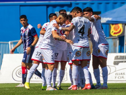 Rangers dio un paso importante hacia la liguilla